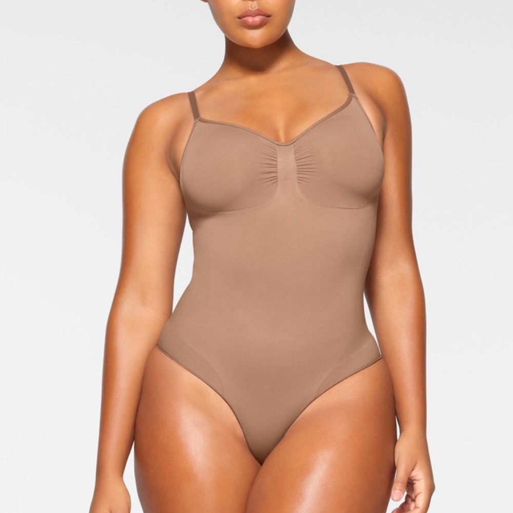 SKIMS SEAMLESS SCULPT thong BODYSUIT Nwob